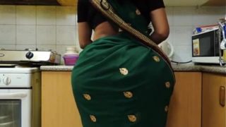 Badi gaand wali desi mom