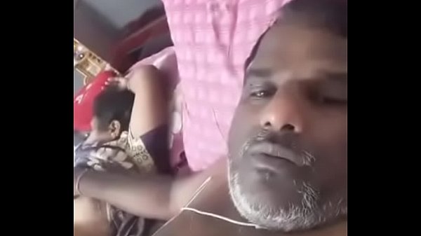 Nangi Choochi - Uncle ne biwi ki nangi facebook live video kar daali