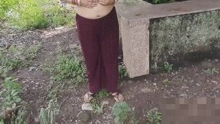 Sexy muslim bhabhi ki khule me masti