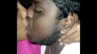 Chhoti lulli sucking aur deep lip kiss ka video