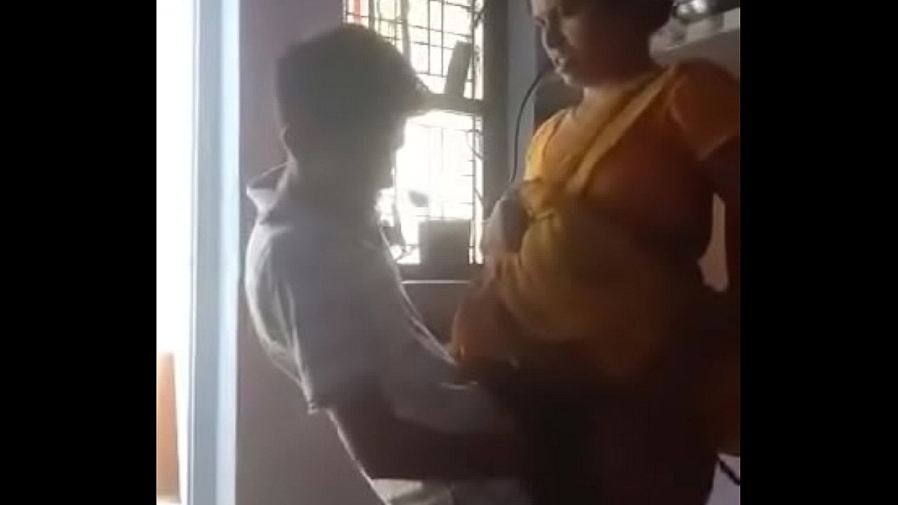 Dehati Aunty Sex - Real dehati aunty ko boy ne kitchen me choda - Video