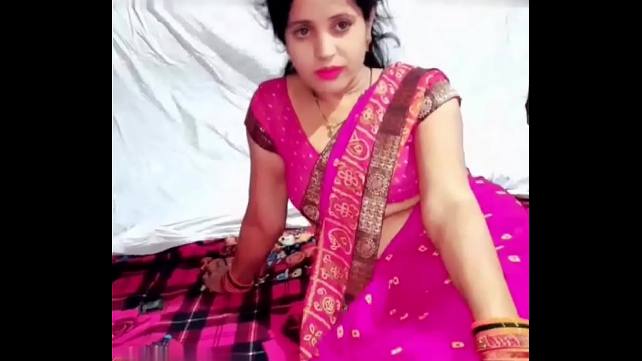 Xxx Sari Wali Bhabhi - Saree utar ke ganwar desi bhabhi ki chudai karne ka sex clip