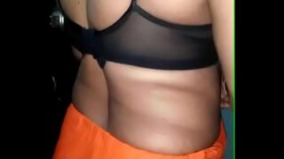 Desi bhabhi black bra orange salwar – Video