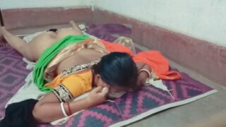 Desi gaand chudai video – Electrician ne saree wali bhabhi ko choda