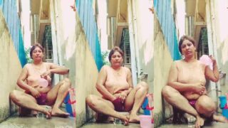 Society ki hot gujju aunty ka bathroom video