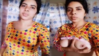 Bhabhi nai apne bade boobs ko dikhate hue ka banaya selfie