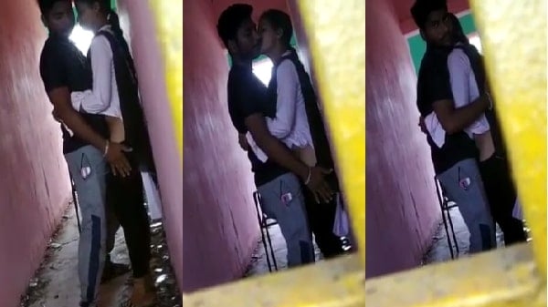 Khade Khade Chudai Ka Maja Lete Pakde Gaye