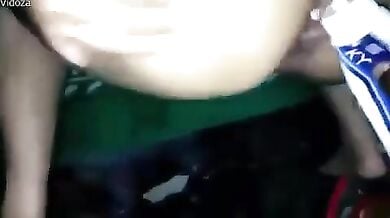 Pahli baar gaand chudai ka experience leti hot bhabhi