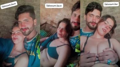 Paki sexy girl k boobs ko dabaate hue chikni chut mai ungli kiya