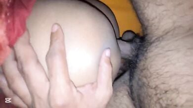 Soyi hui biwi ki chudai karta tharki pati