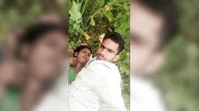 Village cheater bhabhi ki khet mai chudai with clear hindi audio