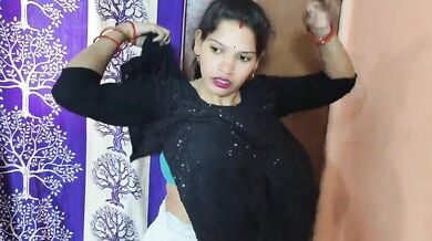 Padosan sona bhabhi ko godi mai uthake choda