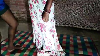 Village housewife ko nangi kar chodne ka hindi xxx video