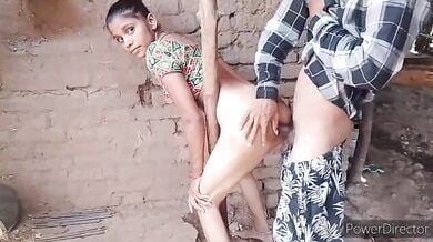 Khulle mai maari dehati bhabhi ki gaand
