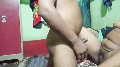 Gaanv ki bhabhi pati ke sath sex ka maja le rahi hai