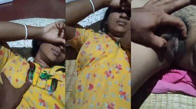 Apni girlfriend ki chut ke sath khel raha desi ladka