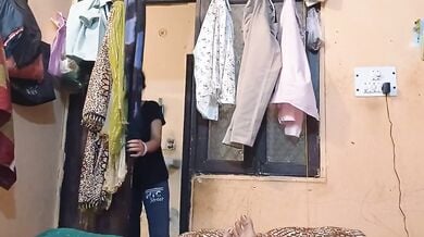 Pati ke lund ko chus bhabhi pati ke lund ke upar baithi