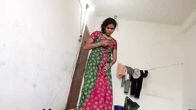 Village bhabhi gayi apne padosi ladke ke paas uska lund chuske chudne