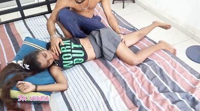 Room ki safai karti soteli bahan ko choda bhai nai