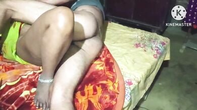 Gaanv ki bhabhi ki jhaanto wali chut ko choda jhadne tak