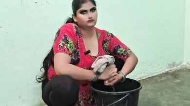 Bade boobs wali kaamwali bhabhi ko choda