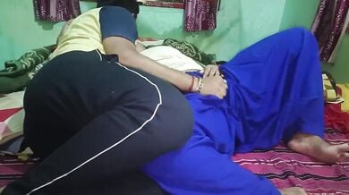 Desi chubby wife ko lund chusaake choda uski moti chut