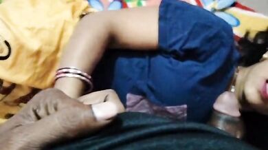 Bhabhi ki chut or gaand ki ched ko khola devar nai apne lund se