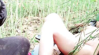 Village wali hot bhabhi chudi sarso ke kheto mai