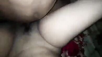 Apni moti biwi ko chod nikala lund ka pani