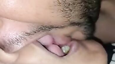 Girlfriend enjoy close up sex and say jibh bahar nikaal
