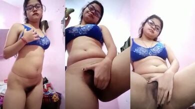 Chut mai khira daal masturbation karne wali kaamuk ladki