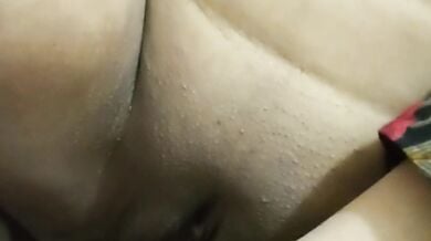 Bengali housewife ki chut ko chaatke choda uske pati nai