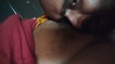 Desi mature bhabhi ki chut ko chata uske devar nai
