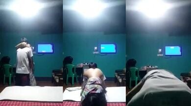 Assame ladka apni girlfriend ki chut chaatkar chod raha hai