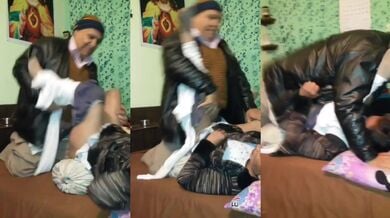 Thrki budhaa jawan sexy randi ki chudai kar raha hai