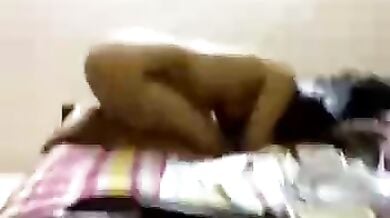 Hostel room mai gaand marwati hui desi ladki