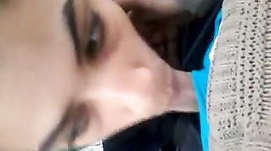 Chudasi kashmiri girl ne lund chusa deewar ke piche