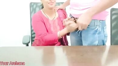 Sexy office bhabhi ki table par chudai ka hindi xxx video