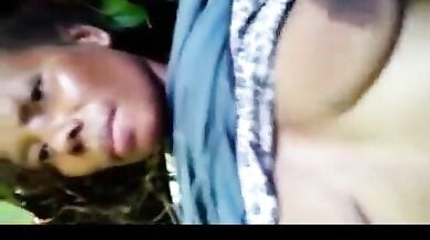 African aunty ki gaand chudai jungle me
