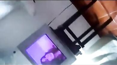 Simmi bhabhi ne mota desi lund chus ke choda