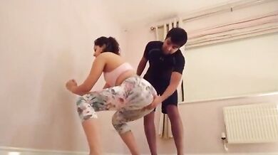 NRI bhabhi ne yoga teacher ka lund chusa