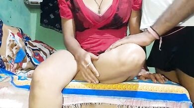 Gaanw ki bhabhi ko bra salesman ne choda
