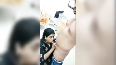 Supermarket ki colleague aunty ko lund chusaya