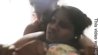 Mature tamil aunty ki gaand mari jawan ladke ne