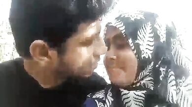Jhadi me hijabwali muslim girlfriend ka lund sucking
