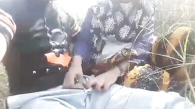 Jhadi me hijabwali muslim girlfriend ka lund sucking