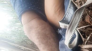 Toilet karne aai aunty ki khet me chudai