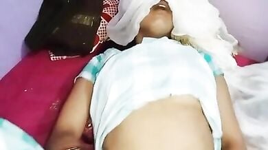 Chhote sahab ka kadak lund muslim kamwali ki chut me