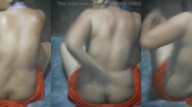 Desi bhabhi ki sexy gaand aur kamar jab wo naha rahi thi