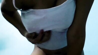 Desi maal ananya ne saree khol chut dikhai